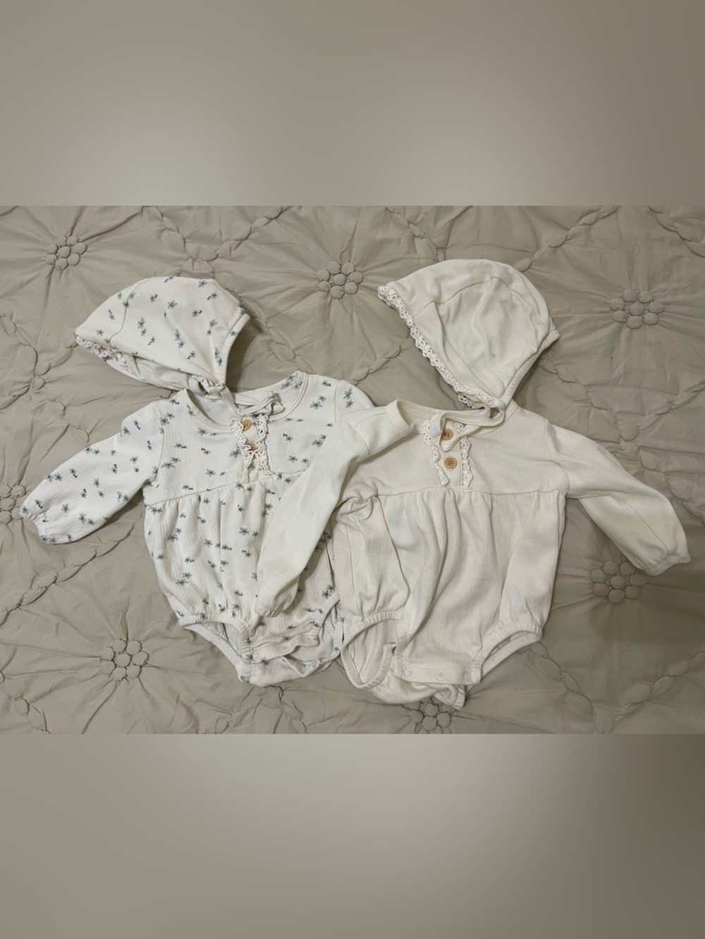 Long-Sleeve Baby One-Piece Bodysuits with Matching Bonnet (18 months)